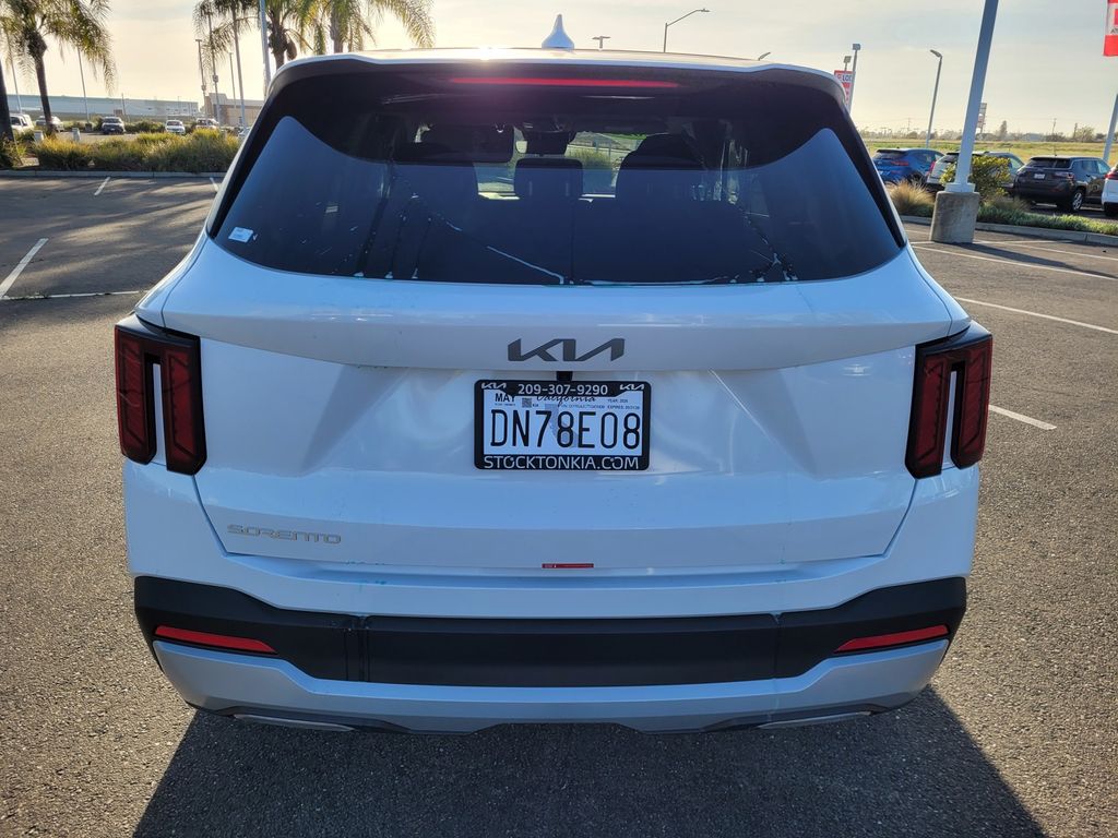 2026 Kia Sorento LX photo 4