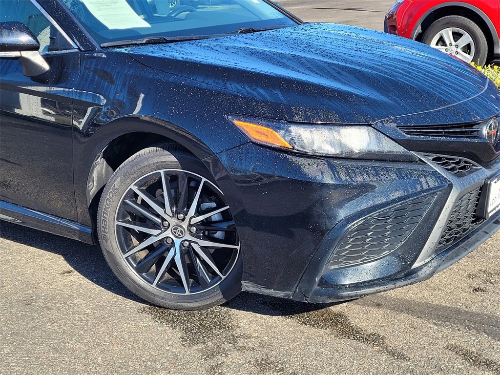 2023 Toyota Camry SE photo 3