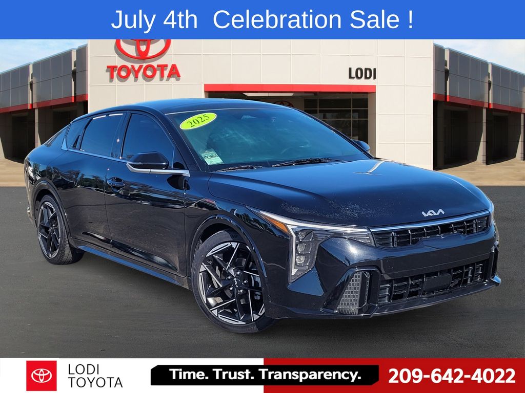 2025 Kia K4 GT-Line AT's photo