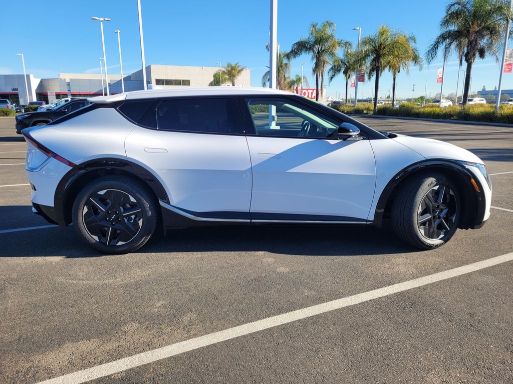 2025 Kia EV6 Wind photo 2
