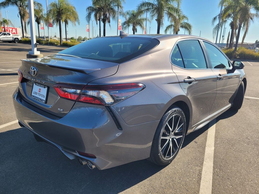 2021 Toyota Camry SE photo 4