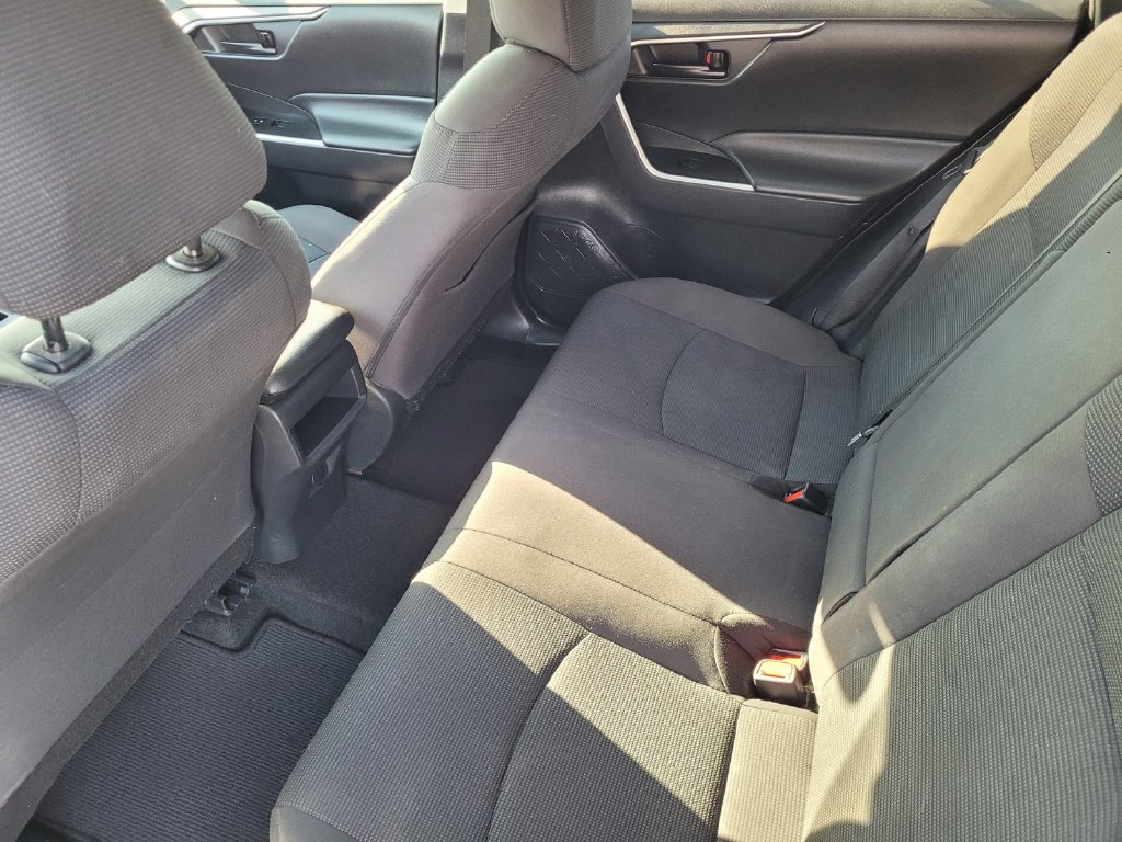 2021 Toyota RAV4 LE - Photo 10