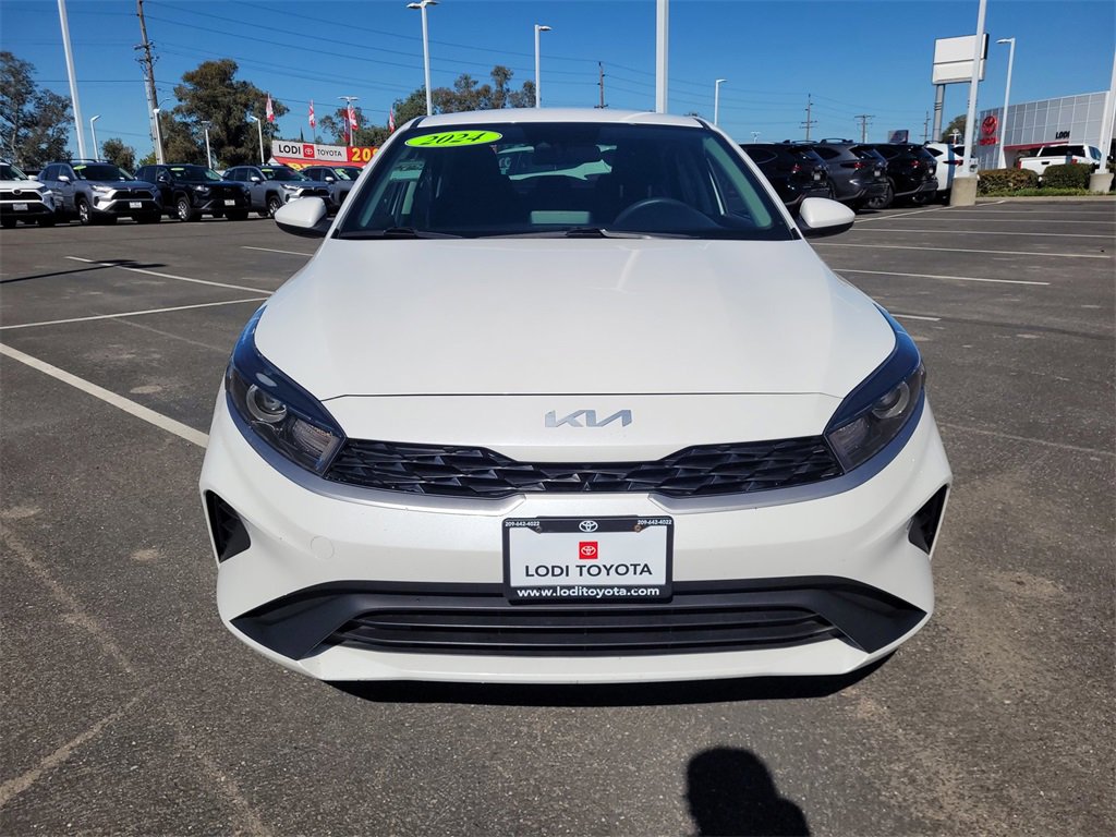 2024 Kia Forte LXS photo 2