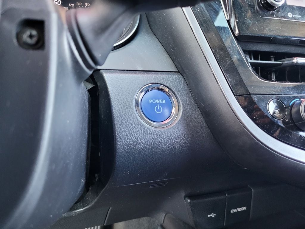 2023 Toyota Camry SE - Photo 18