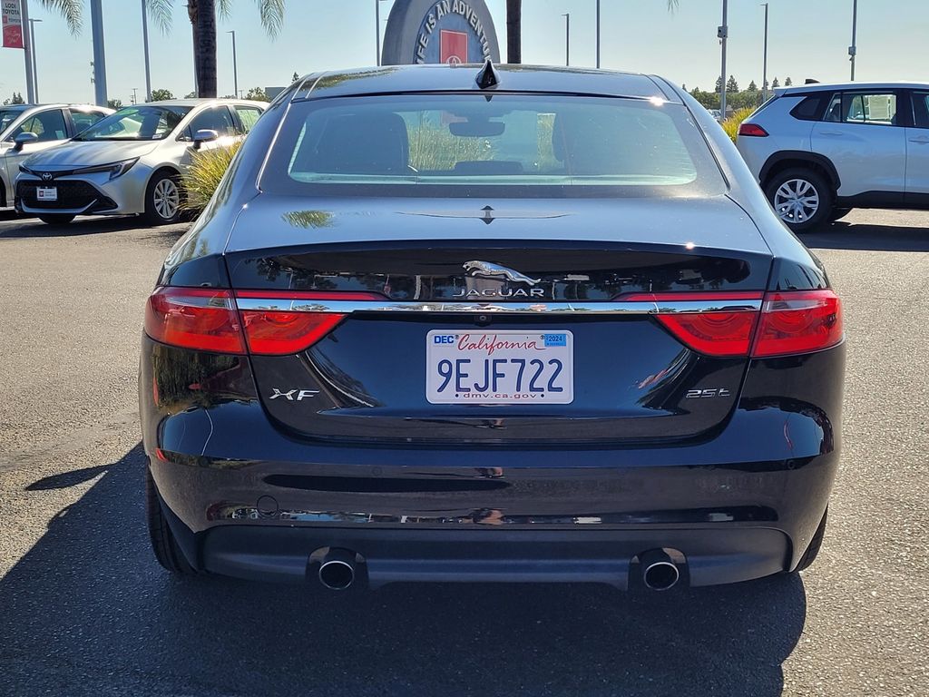 2019 Jaguar XF 25t Prestige photo 4