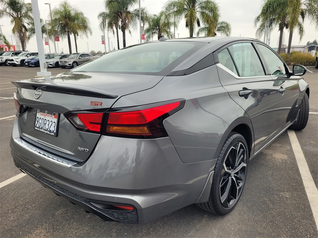 2023 Nissan Altima 2.5 SR photo 4