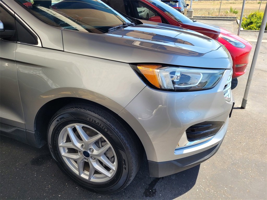 2022 Ford Edge SEL photo 3
