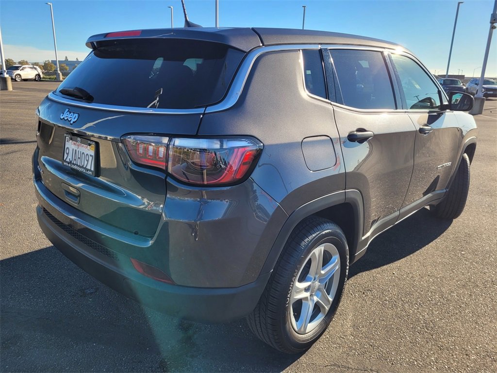 2023 Jeep Compass Sport photo 4