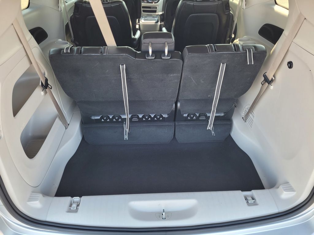 2024 Chrysler Pacifica Touring L photo 6