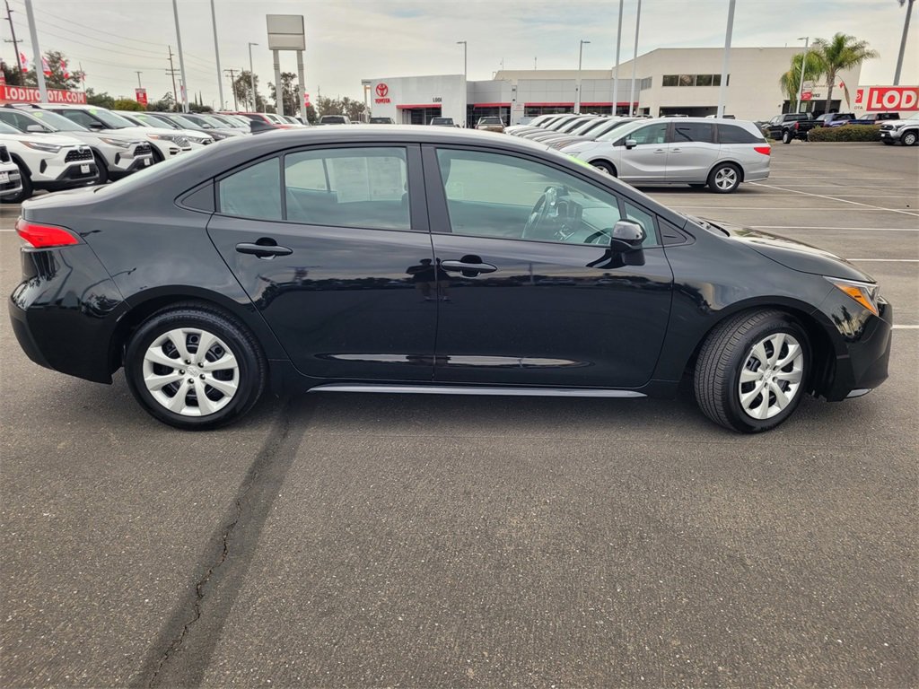 2025 Toyota Corolla LE photo 2