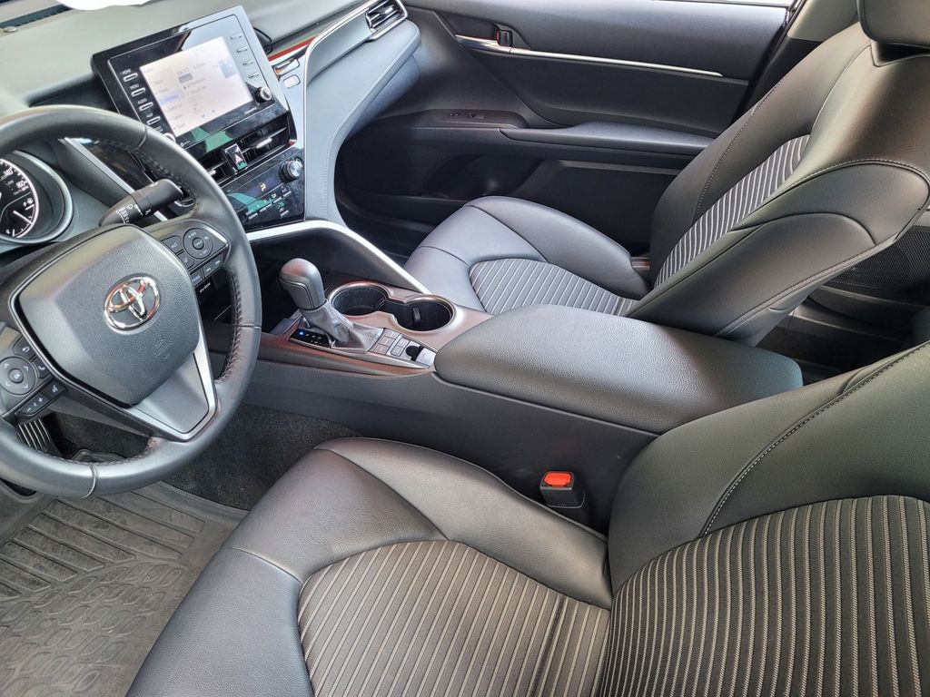 2023 Toyota Camry SE - Photo 8