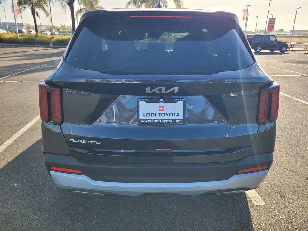 2026 Kia Sorento LX photo 4
