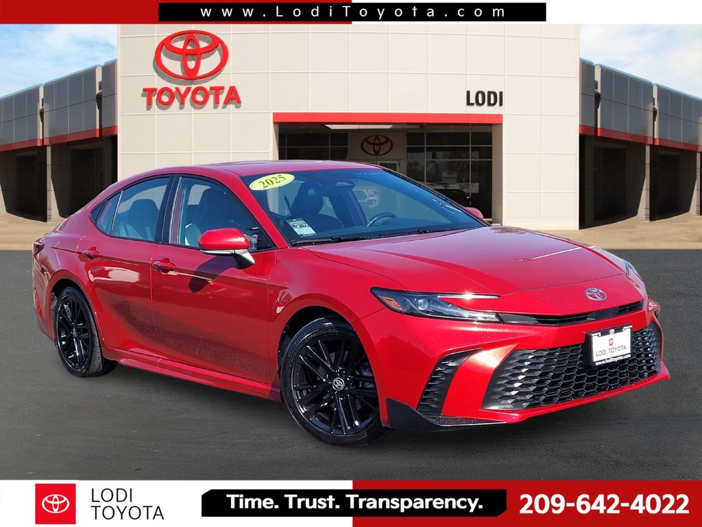 2025 Toyota Camry SE Sedan