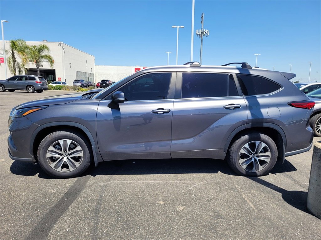 2023 Toyota Highlander XLE photo 4