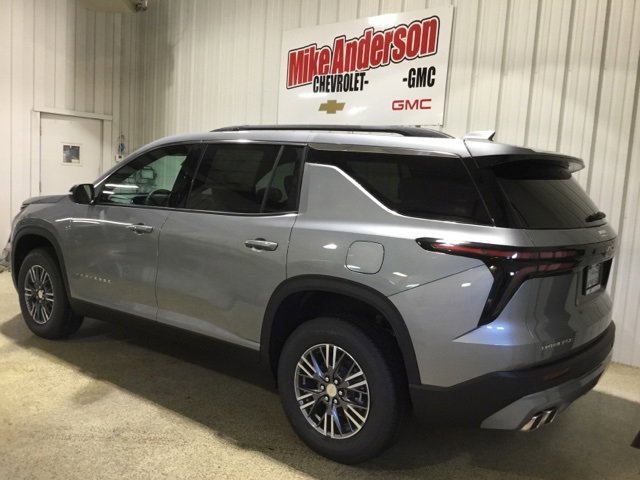 2026 Chevrolet Traverse photo 2