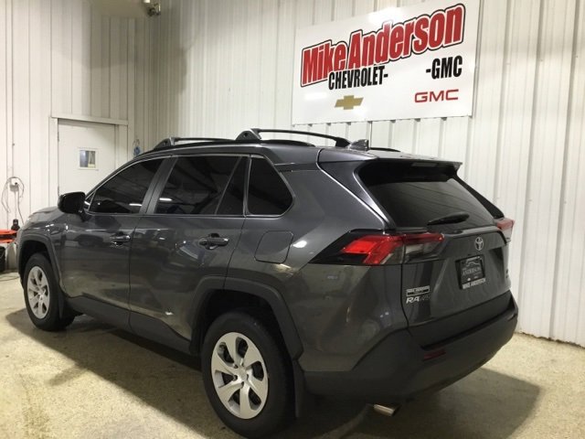 2021 Toyota RAV4 LE photo 3