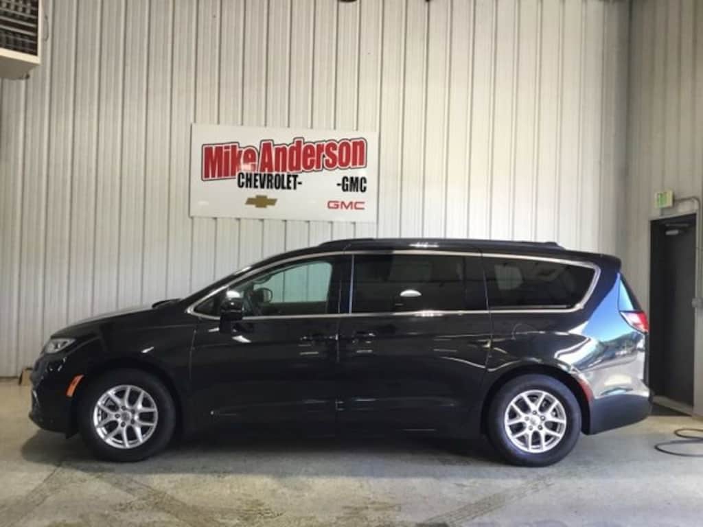 Used 2022 Chrysler Pacifica Touring L Van Passenger Van