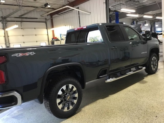 2025 Chevrolet Silverado 2500HD LT photo 4