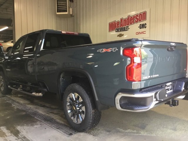 2025 Chevrolet Silverado 2500HD LT photo 3