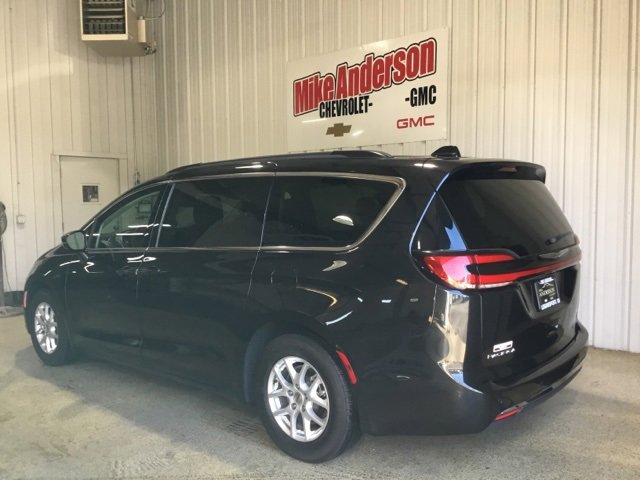 2022 Chrysler Pacifica Touring L photo 3