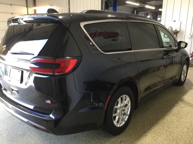 2022 Chrysler Pacifica Touring L photo 4