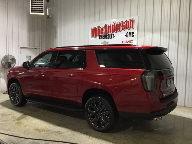 2026 Chevrolet Suburban RST photo 2