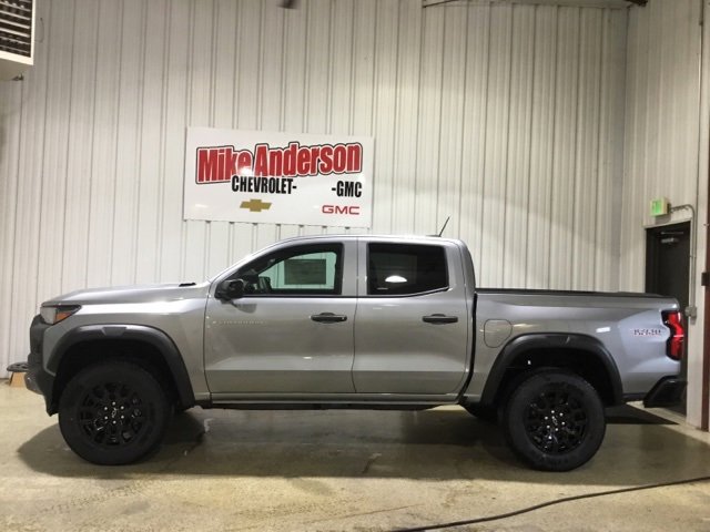 2026 Chevrolet Colorado Trail Boss photo 2