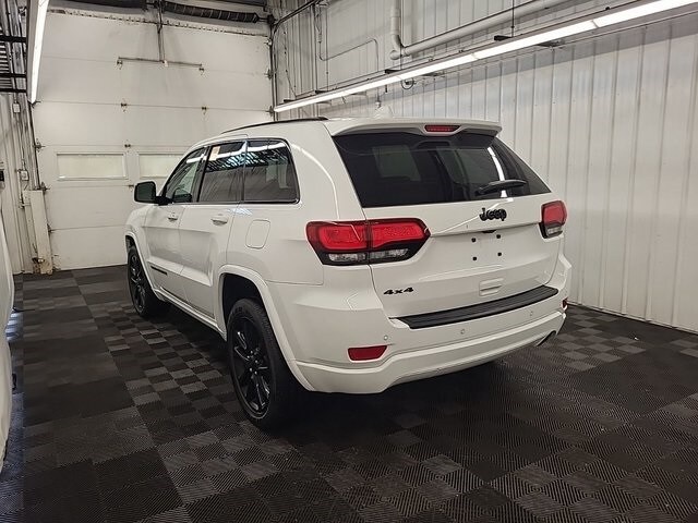 2020 Jeep Grand Cherokee Altitude photo 2