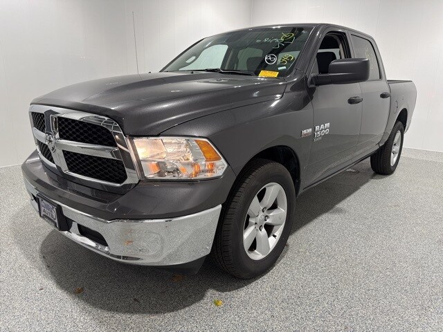 2023 Ram 1500 Classic SLT photo 3