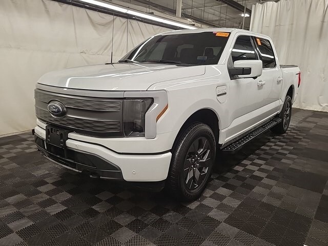 2023 Ford F-150 Lightning Lariat photo 2