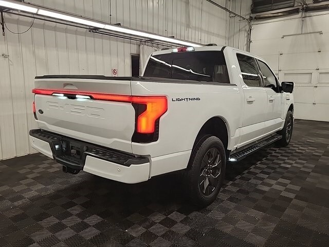 2023 Ford F-150 Lightning Lariat photo 4