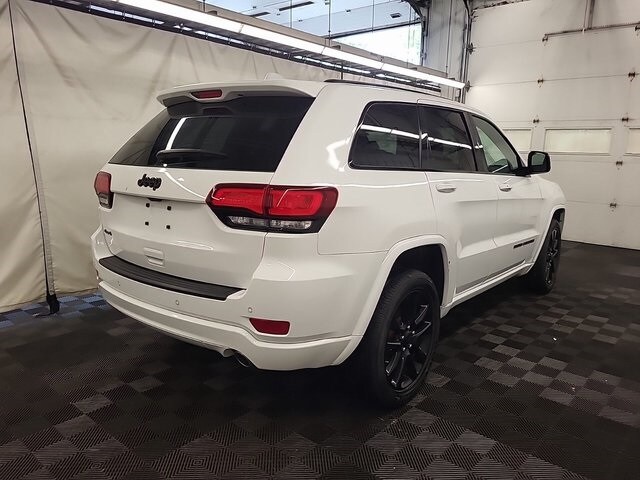 2020 Jeep Grand Cherokee Altitude photo 3