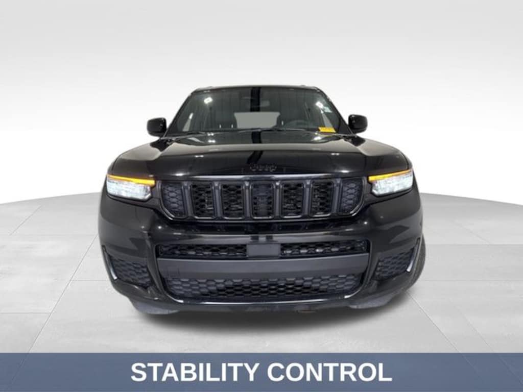 Used 2023 Jeep Grand Cherokee Altitude SUV
