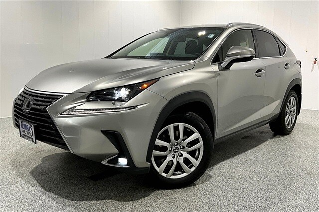 2019 Lexus NX 300 Luxury photo 3