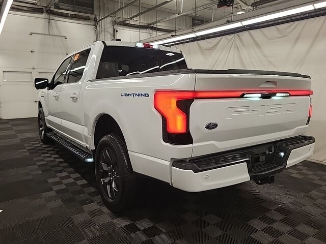 2023 Ford F-150 Lightning Lariat photo 3