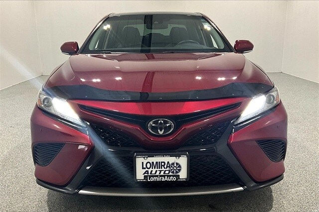 2018 Toyota Camry XSE photo 2