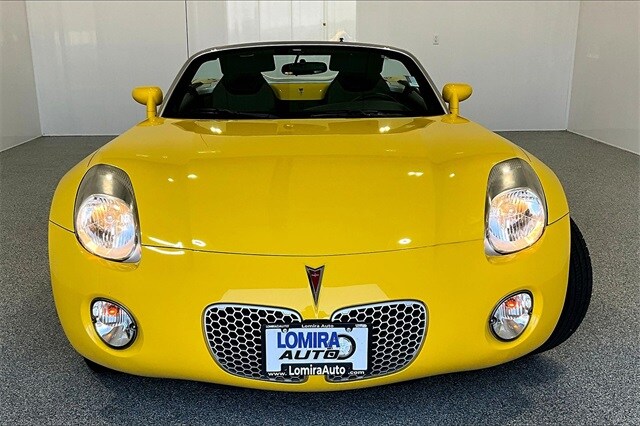 2007 Pontiac Solstice Base Convertible photo 2