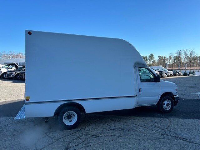 2025 Ford E-350 photo 2