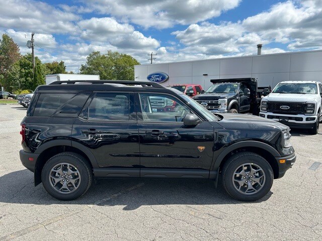 2024 Ford Bronco Sport Badlands photo 2