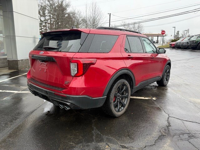 2023 Ford Explorer ST photo 3