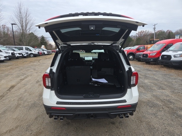 2026 Ford Explorer ST photo 4