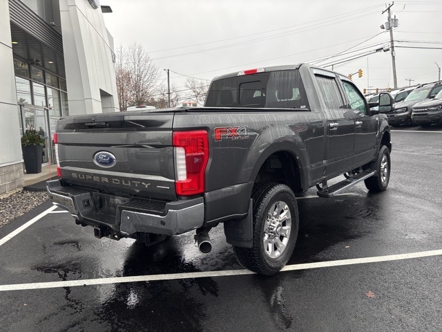 2017 Ford F-250 Lariat photo 3