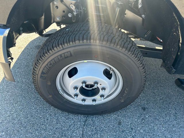 2026 Ford F-350 Super Duty Chassis Cab XL - Photo 10