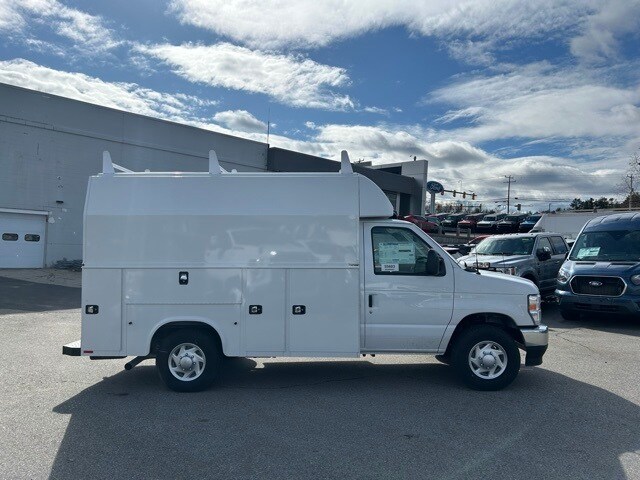 2025 Ford E-350 Base photo 2