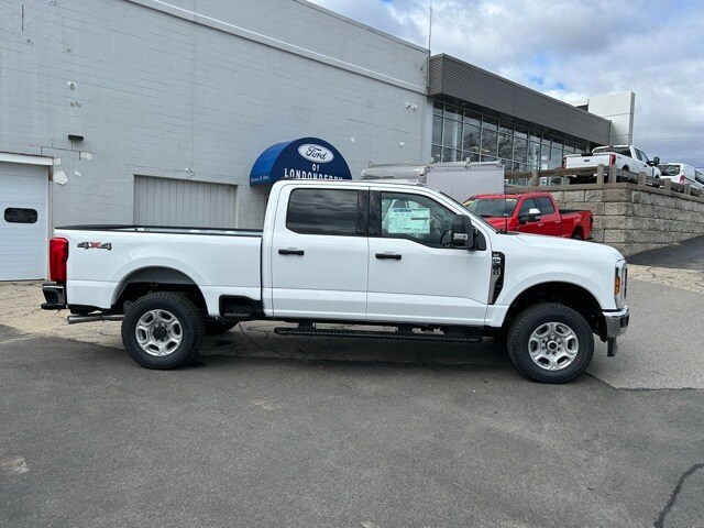 2025 Ford F-350 XLT photo 2
