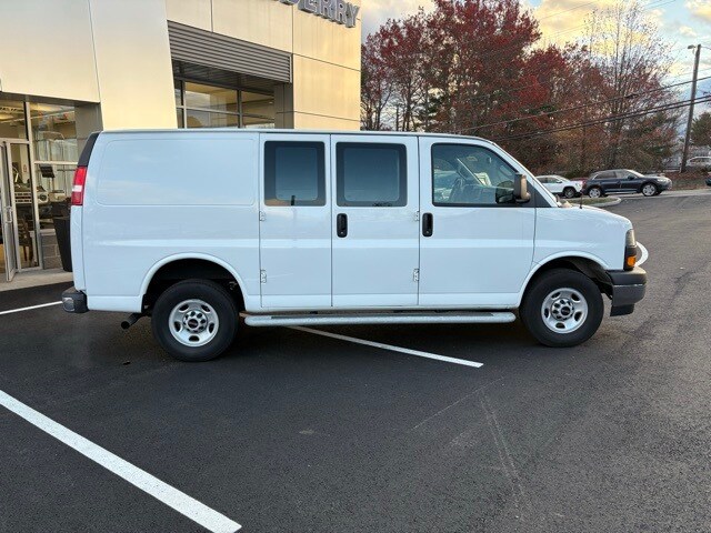 2024 Gmc Savana 2500 Cargo photo 2