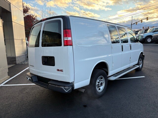 2024 Gmc Savana 2500 Cargo photo 3