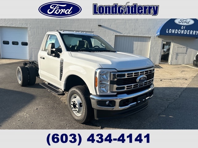 2026 Ford F-350 Chassis Truck Regular Cab 