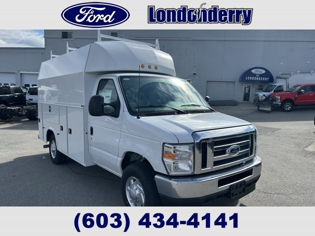 2025 Ford E-350 Cutaway Truck 