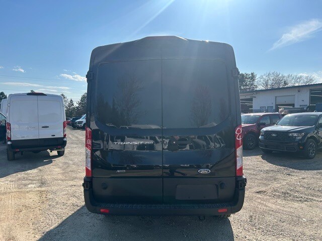 2025 Ford Transit photo 4